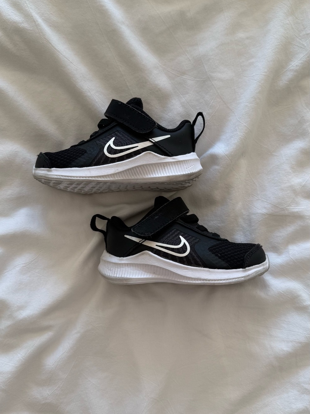 Nike Downshifter 11 Black & White Baby Toddler Velcro Running Sneakers Size 5C